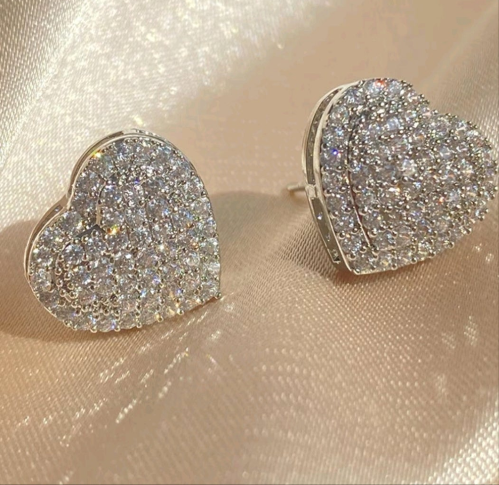Elegant stud earrings